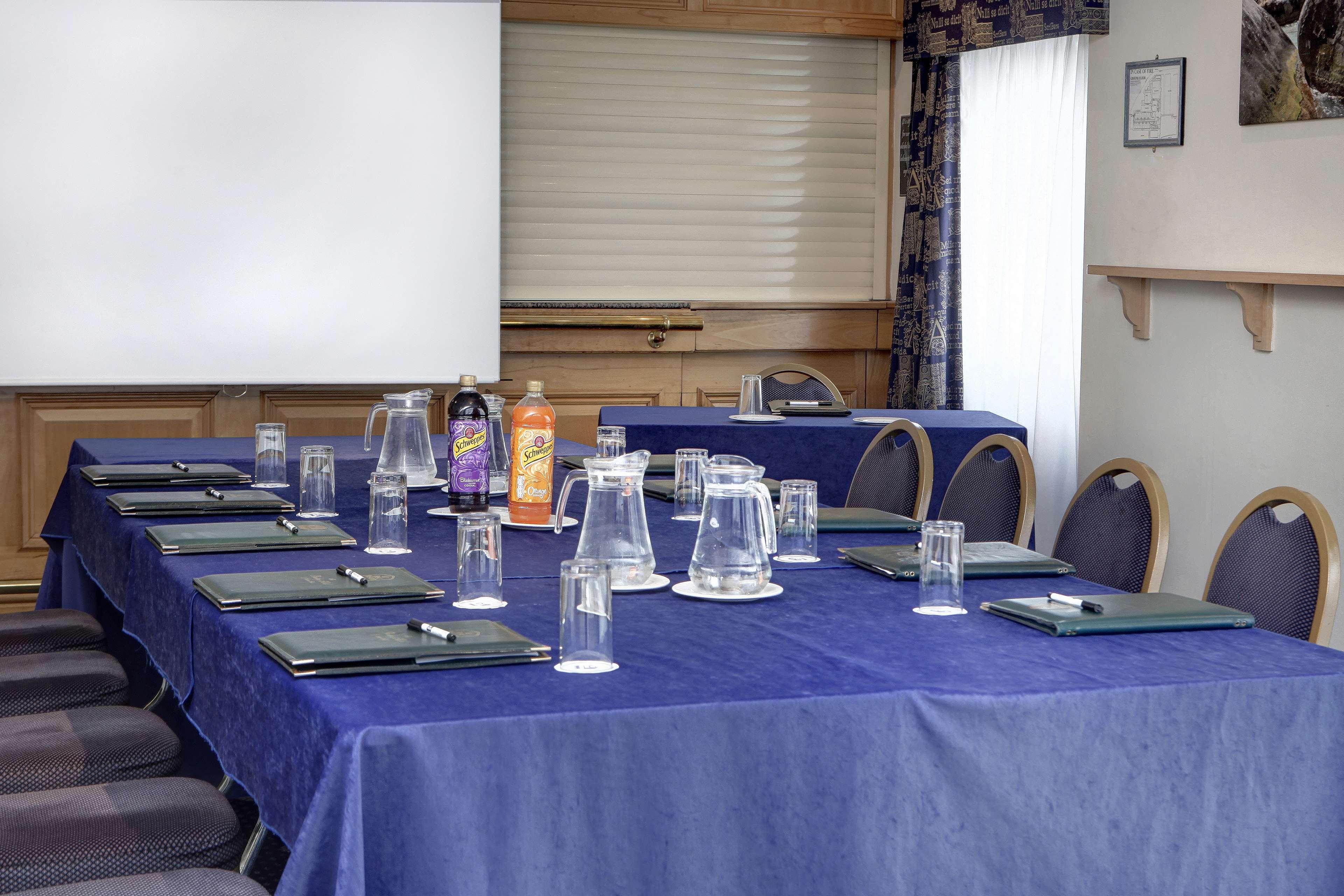 Best Western Plus Bentley Hotel, Leisure Club & Spa Thorpe on the Hill  Bagian luar foto