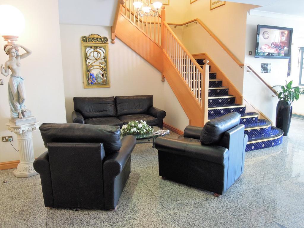Best Western Plus Bentley Hotel, Leisure Club & Spa Thorpe on the Hill  Bagian luar foto