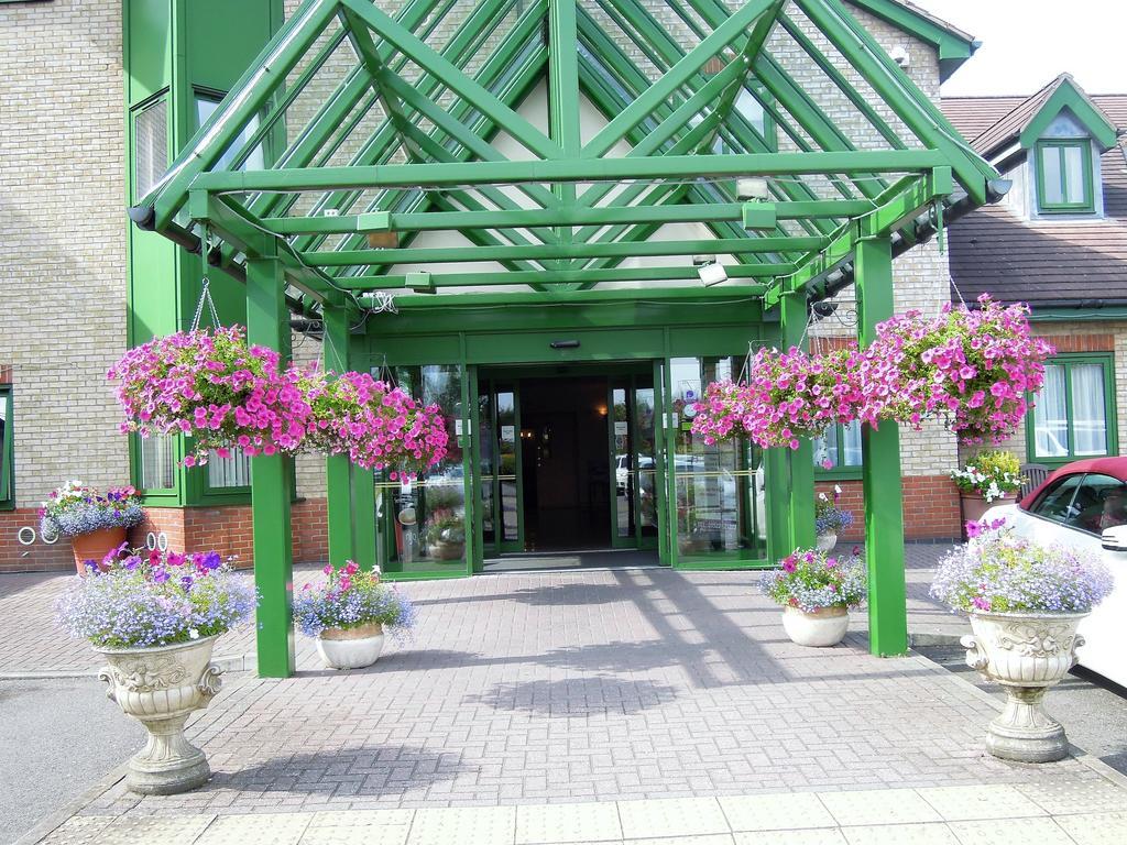 Best Western Plus Bentley Hotel, Leisure Club & Spa Thorpe on the Hill  Bagian luar foto
