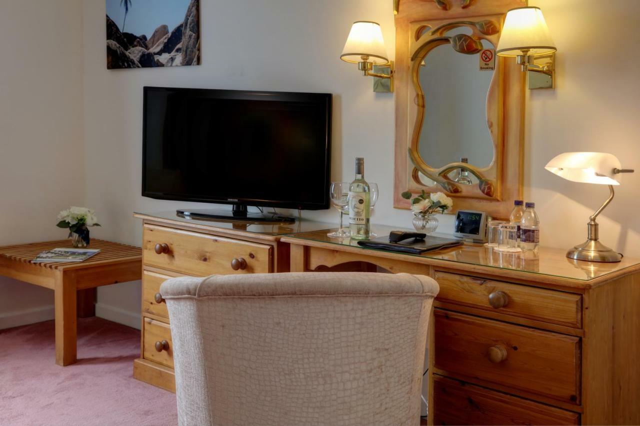 Best Western Plus Bentley Hotel, Leisure Club & Spa Thorpe on the Hill  Bagian luar foto